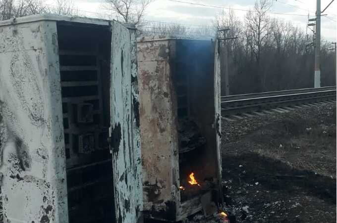 На железной дороге под Саратовом подожгли релейный шкаф