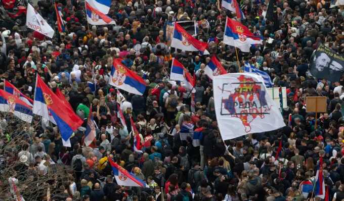 В Белграде с новой силой вспыхнули массовые протесты против правительства