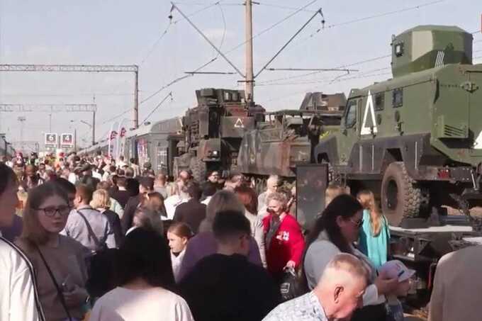 В России запустили агитационный поезд с американской техникой из Украины ко Дню Победы