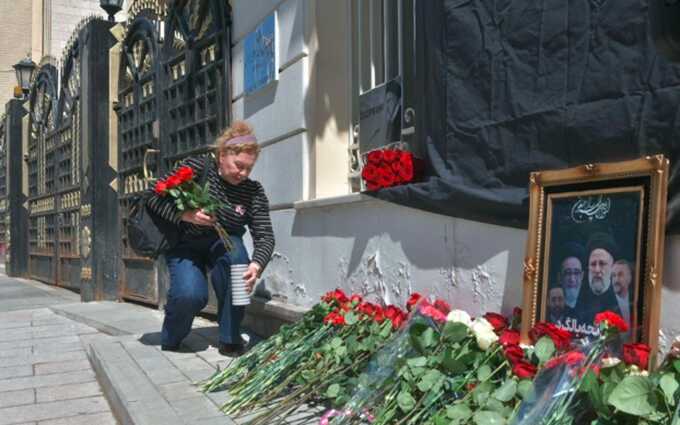У посольства Ирана в Москве появился стихийный мемориал