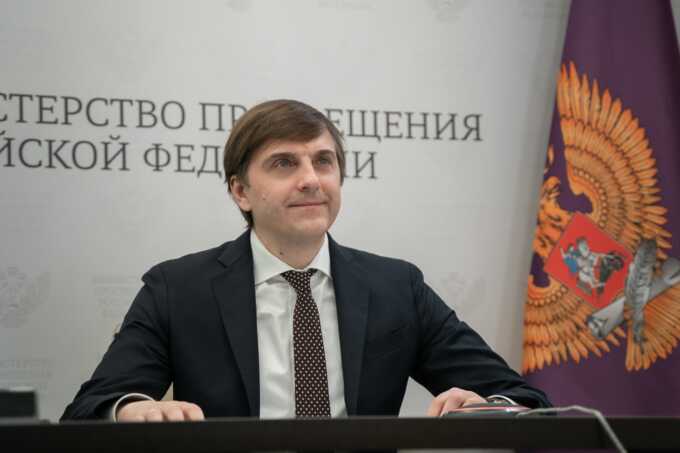 Министр образования РФ допустил орфографическую ошибку в детском поздравлении